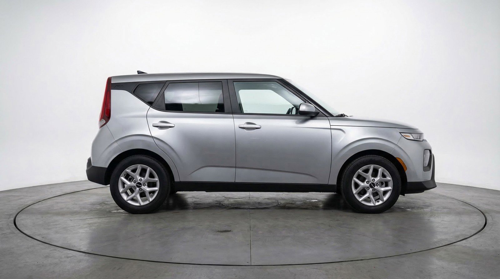 Used 2025 Kia Soul LX w/ LX Technology Package FWD image 11