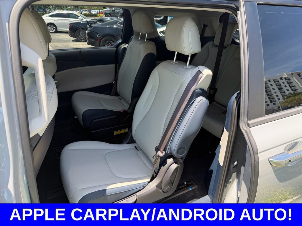 Used 2025 Kia Carnival EX FWD image 22