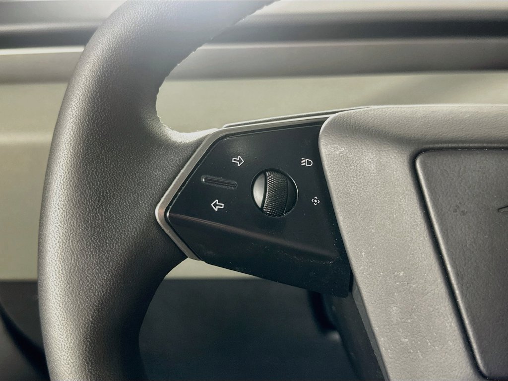 Used 2025 Tesla Cybertruck AWD Crew Cab image 23