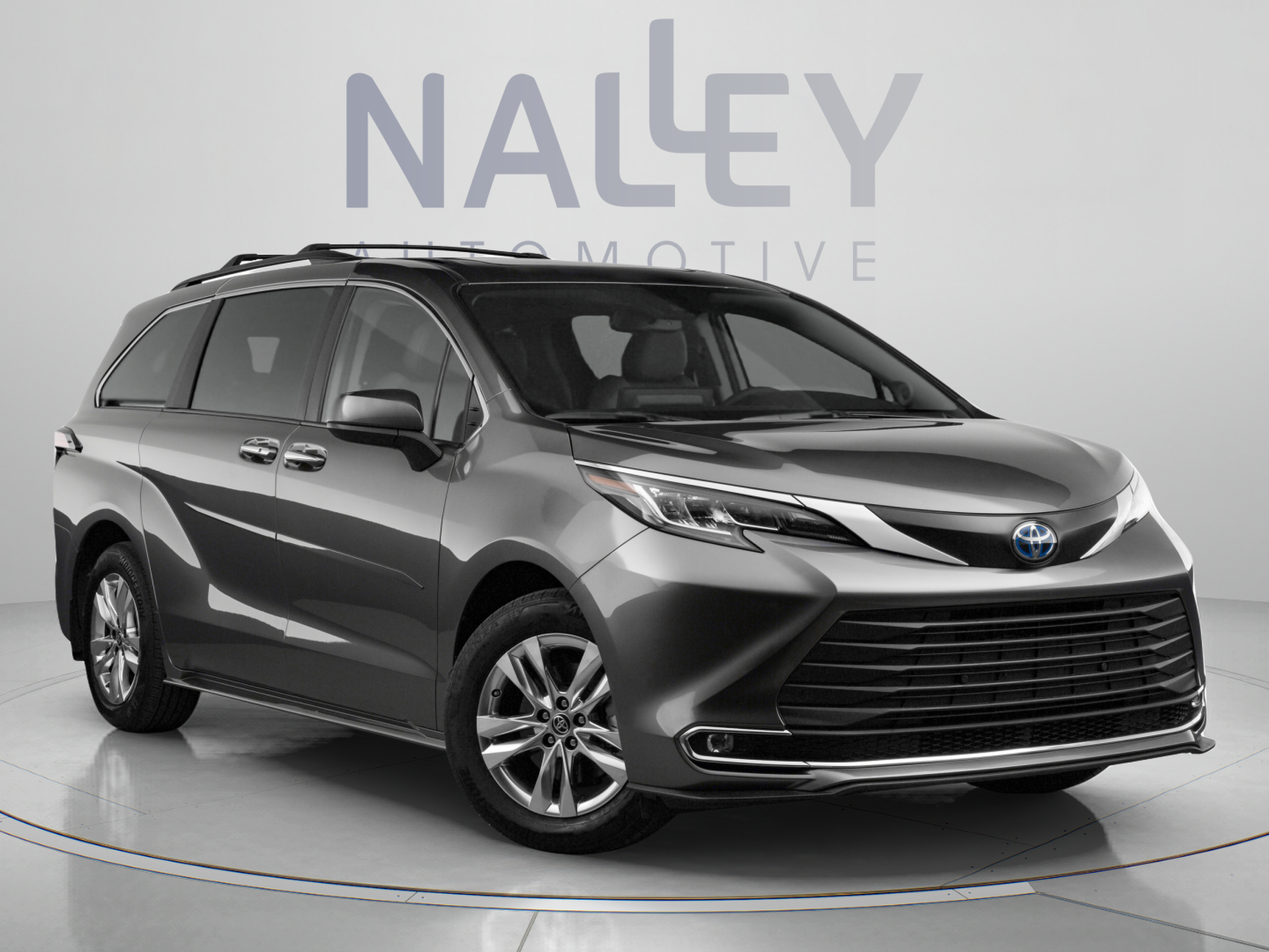 Used 2023 Toyota Sienna XLE FWD image 11
