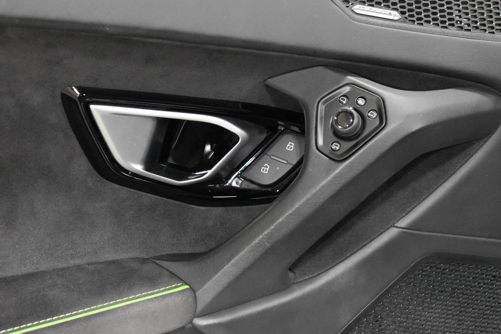 Used 2020 Lamborghini Huracan EVO AWD/4WD image 25