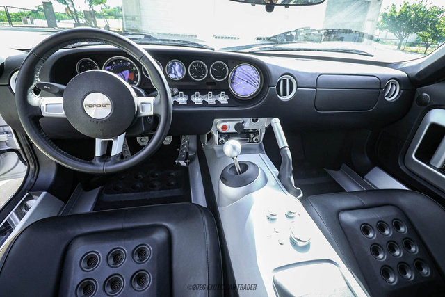 Used 2005 Ford GT RWD image 29