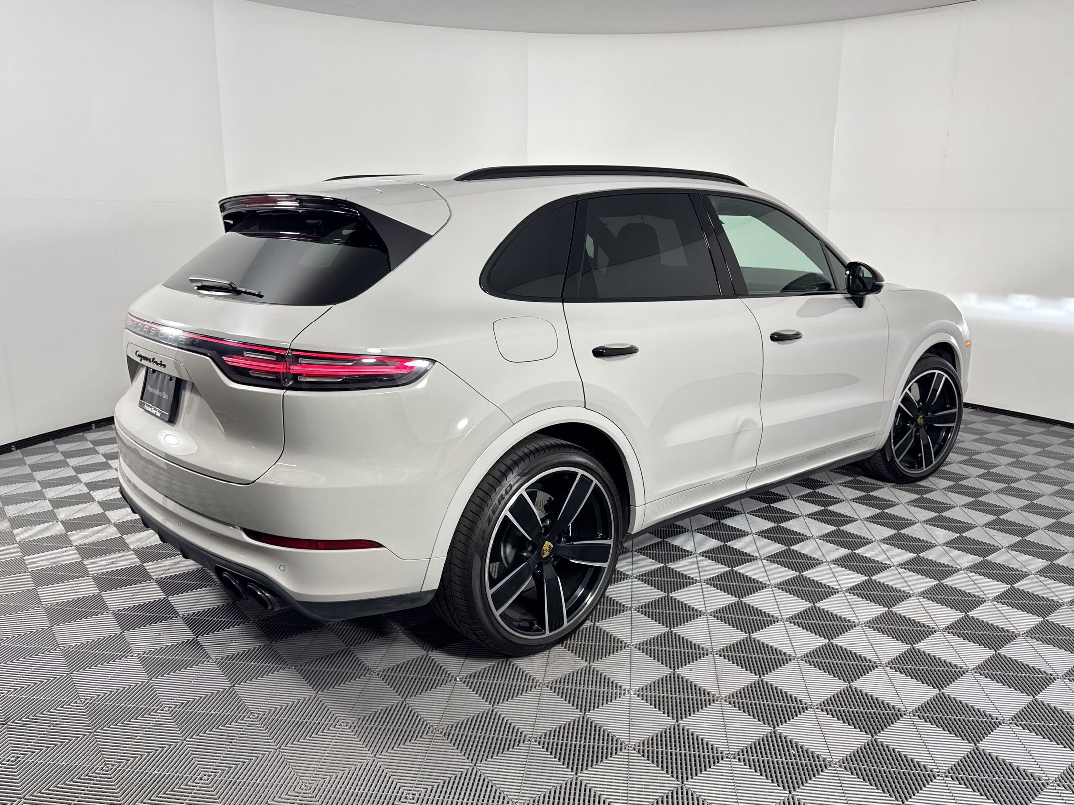 Certified 2022 Porsche Cayenne Turbo image 9