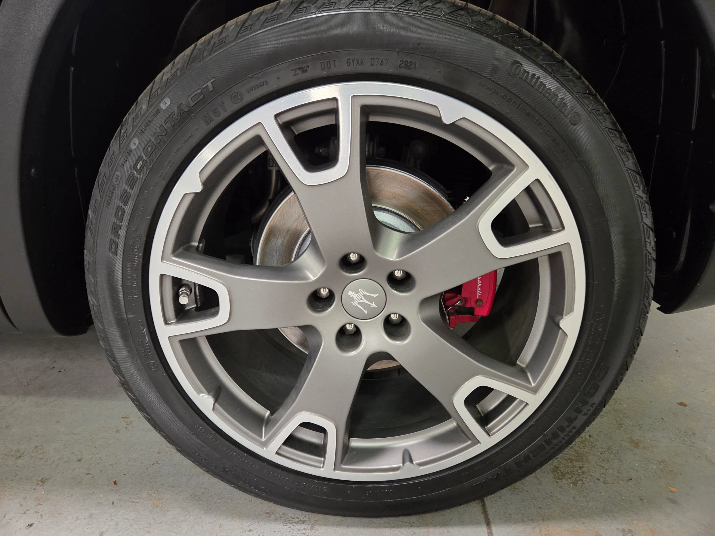 Used 2017 Maserati Levante AWD/4WD image 13