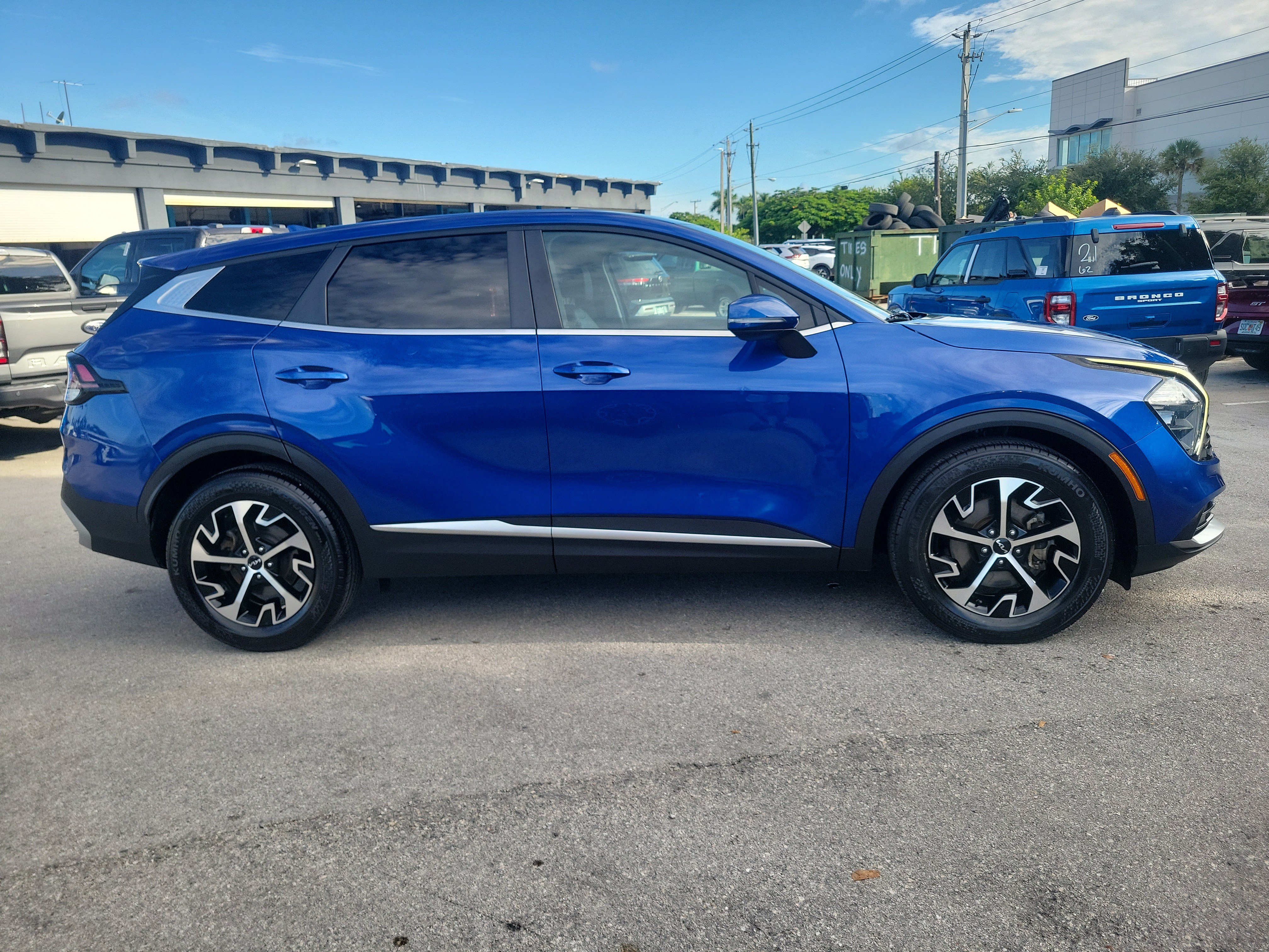 Used 2023 Kia Sportage EX FWD image 4