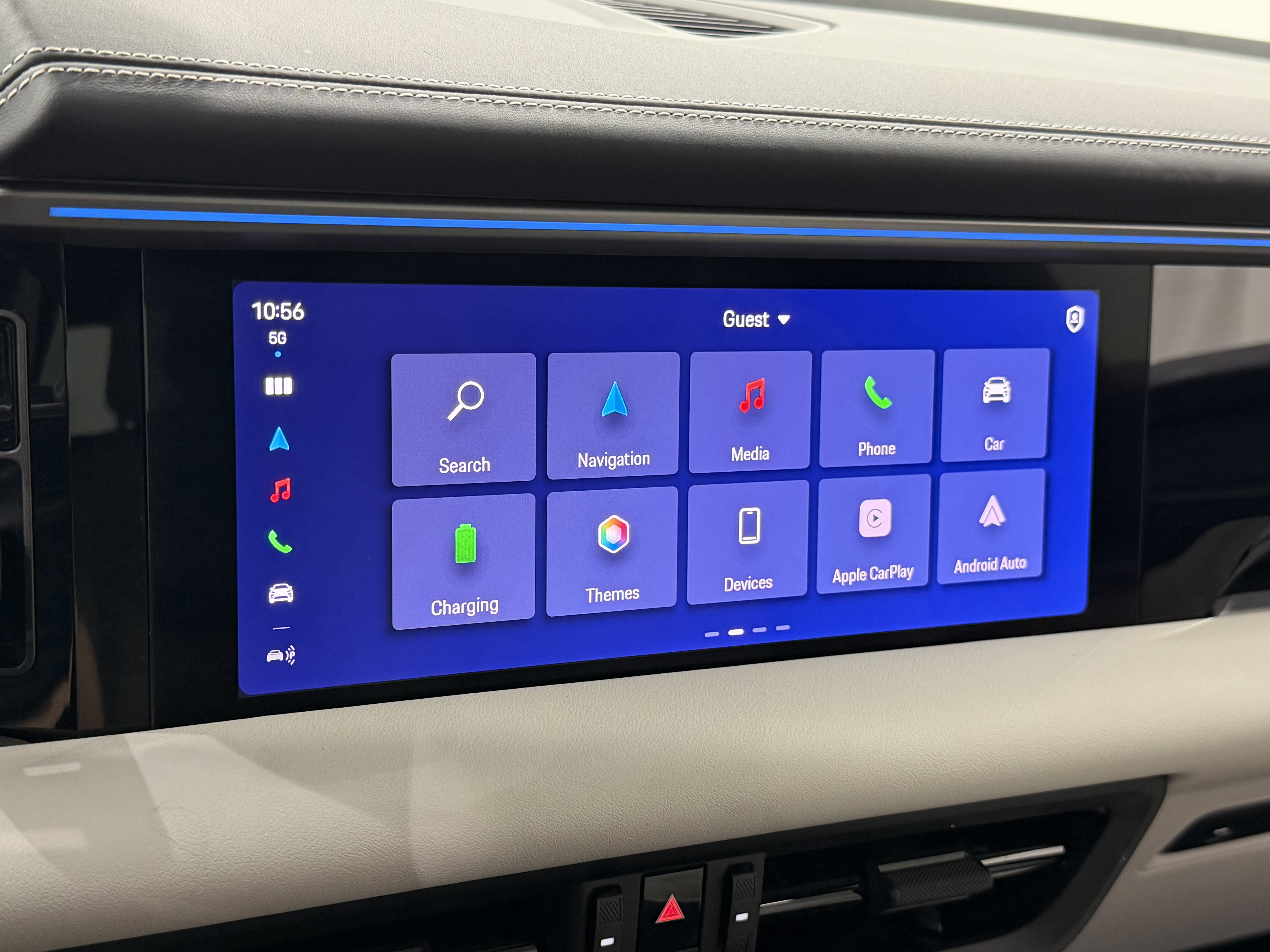 Certified 2025 Porsche Macan 4 Electric AWD/4WD image 41