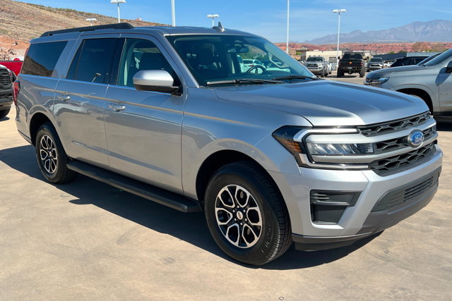 Used 2024 Ford Expedition Max XLT image 7