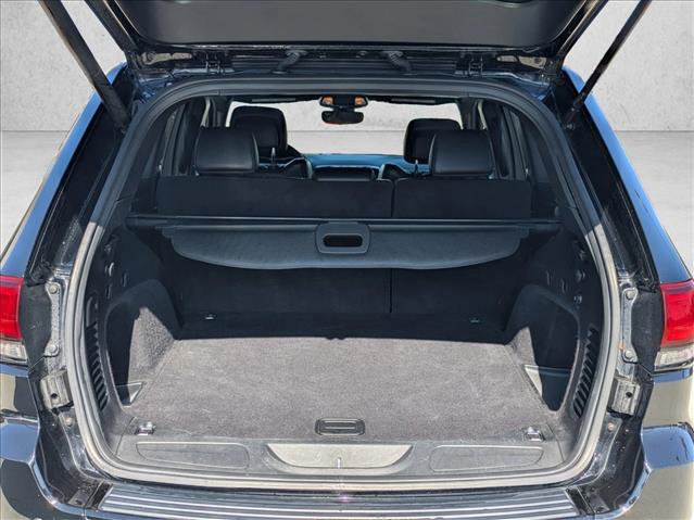 Used 2017 Jeep Grand Cherokee Altitude RWD image 6