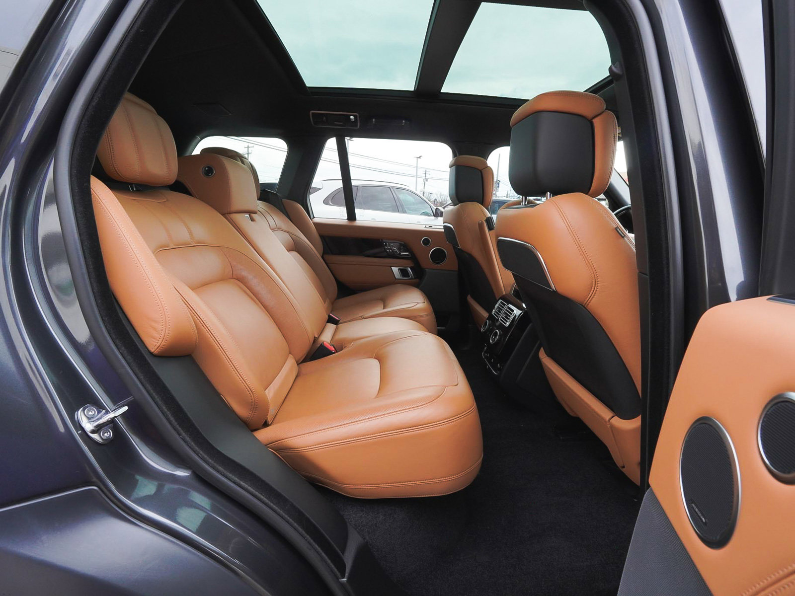 Used 2021 Land Rover Range Rover Autobiography Fifty Edition image 43