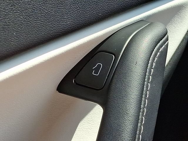Used 2021 Tesla Model Y Long Range AWD/4WD image 24