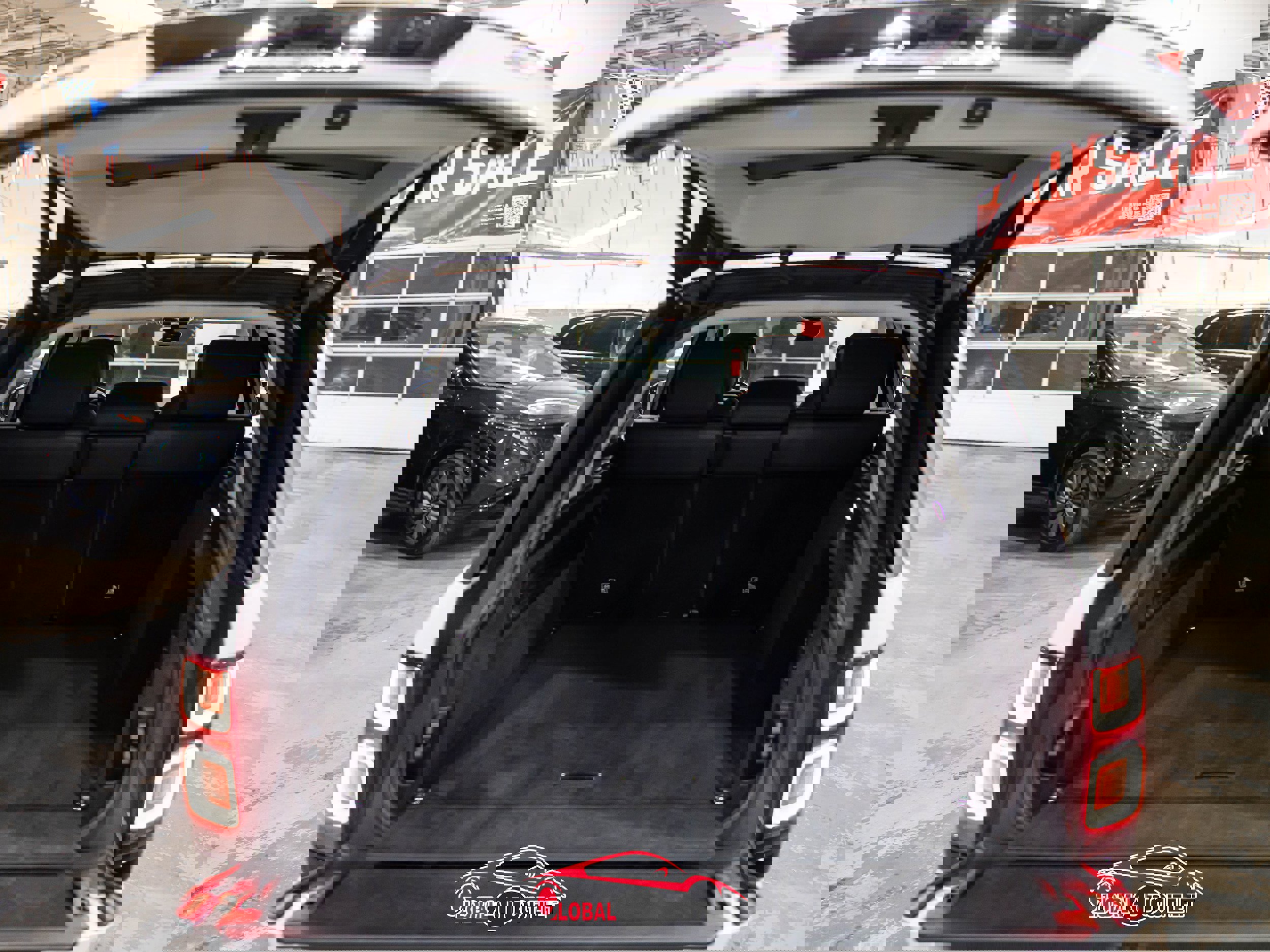 Used 2018 Land Rover Range Rover Long Wheelbase Supercharged image 51