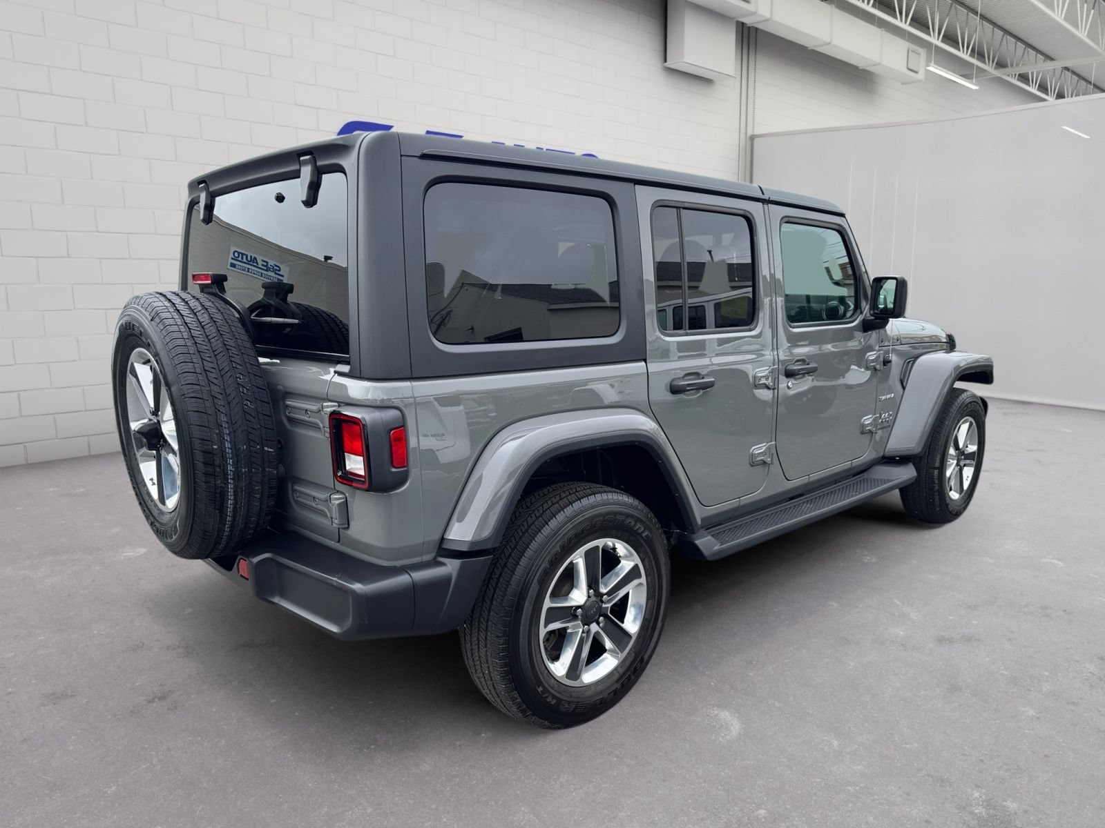 Used 2023 Jeep Wrangler Unlimited Sahara AWD/4WD image 4