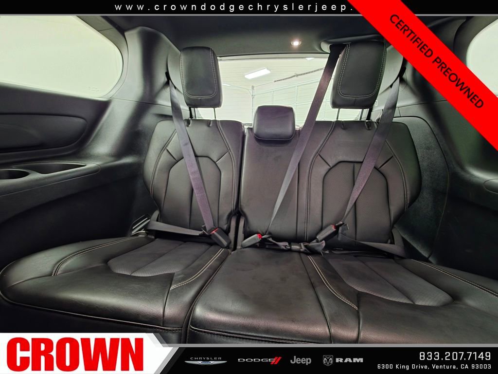 Used 2025 Chrysler Pacifica Select image 16