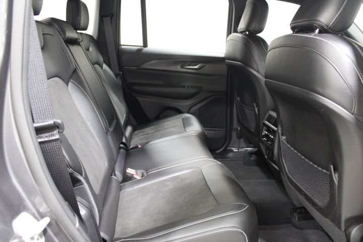 Used 2023 Jeep Grand Cherokee Altitude AWD/4WD image 28