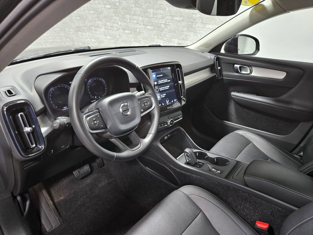 Used 2019 Volvo XC40 T5 Momentum image 13