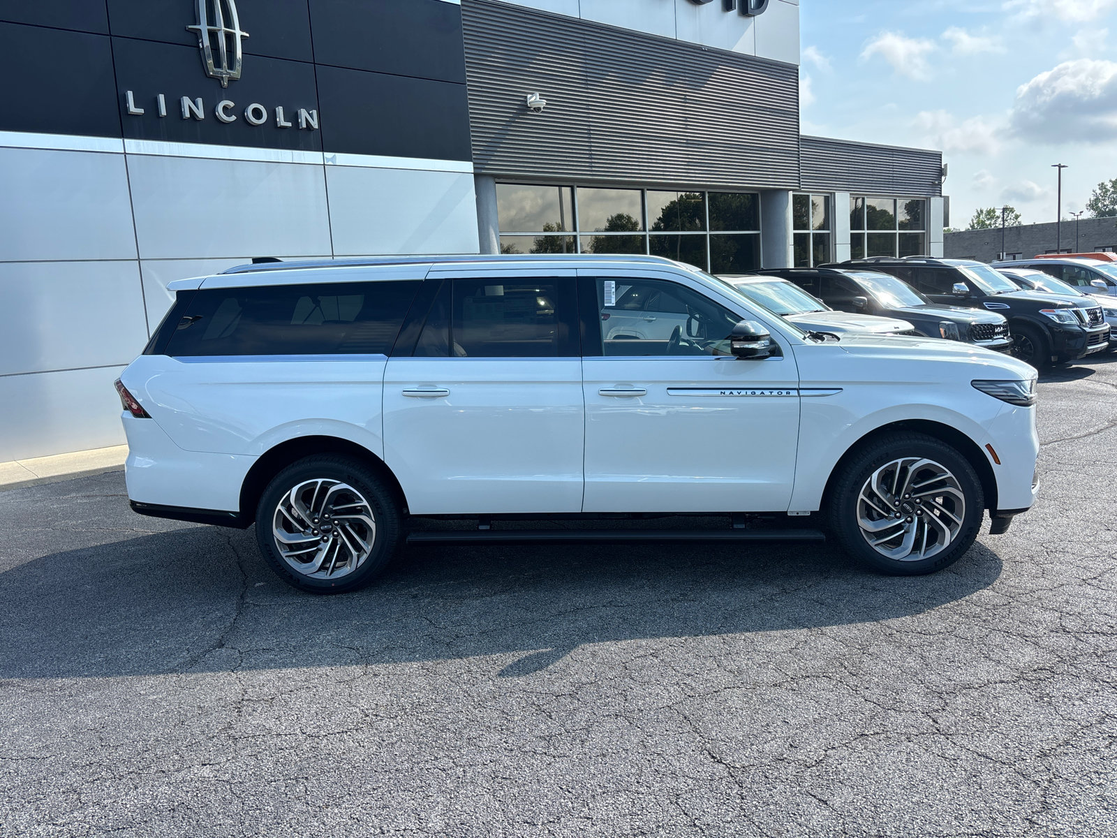 New 2027 Lincoln Navigator L Reserve AWD/4WD image 8