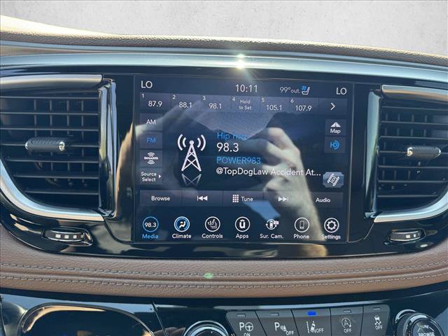 Used 2020 Chrysler Pacifica Limited w/ Tire & Wheel Group FWD image 11