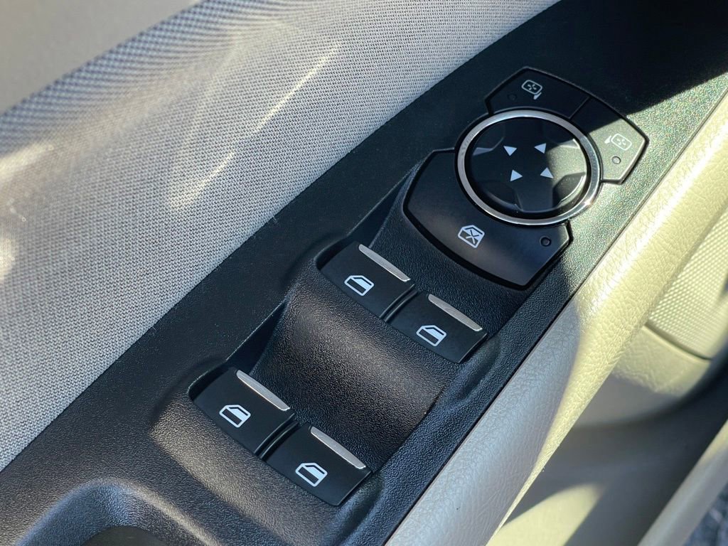 Used 2020 Ford Fusion SE image 15