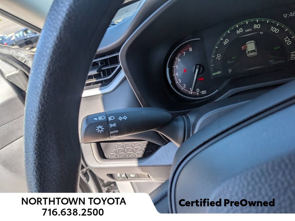 Used 2025 Toyota RAV4 XLE AWD/4WD image 28