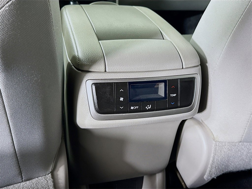 Certified 2019 Toyota Highlander LE image 28
