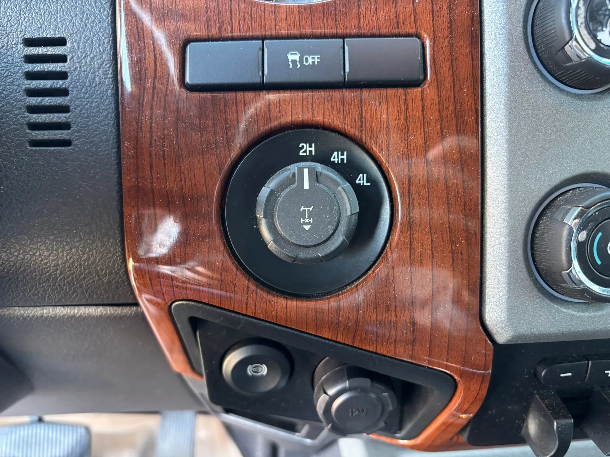 Used 2016 Ford F250 King Ranch w/ King Ranch w/Chrome Package AWD/4WD image 27