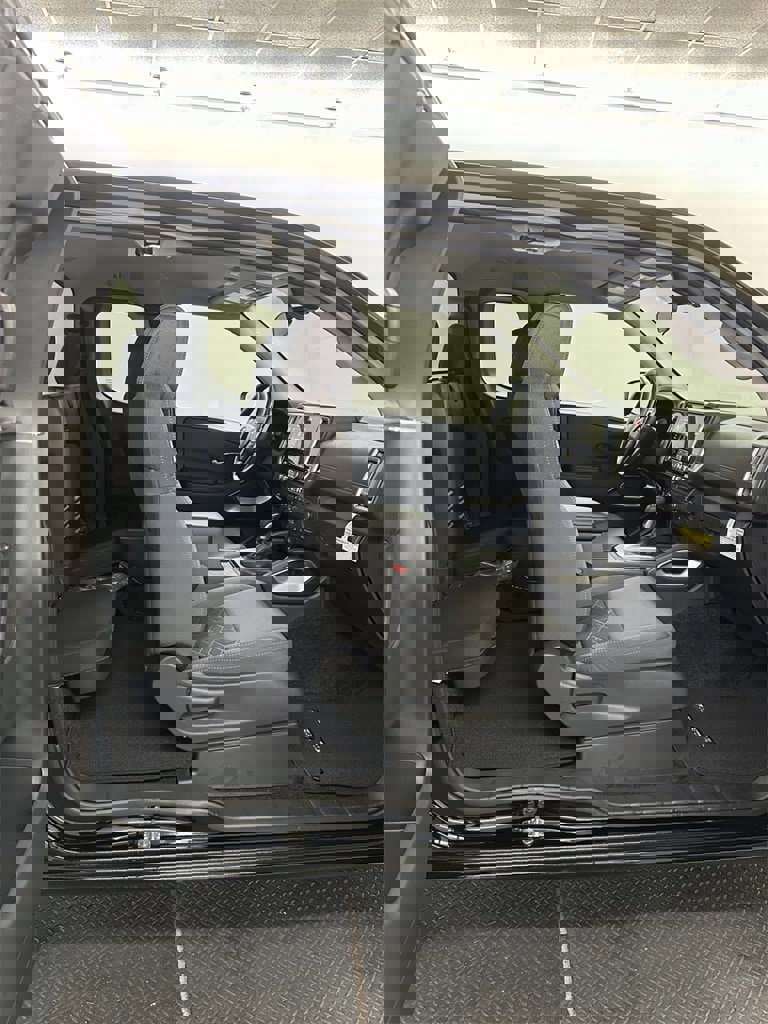 Used 2025 Nissan Frontier SV image 32