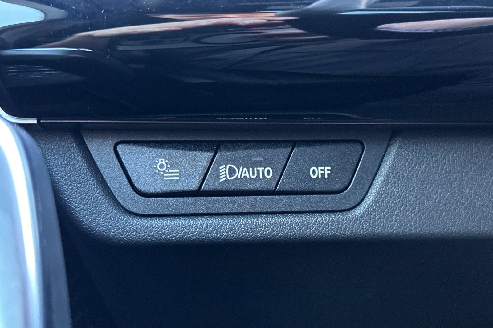 Used 2025 BMW X2 xDrive28i w/ Premium Package image 35