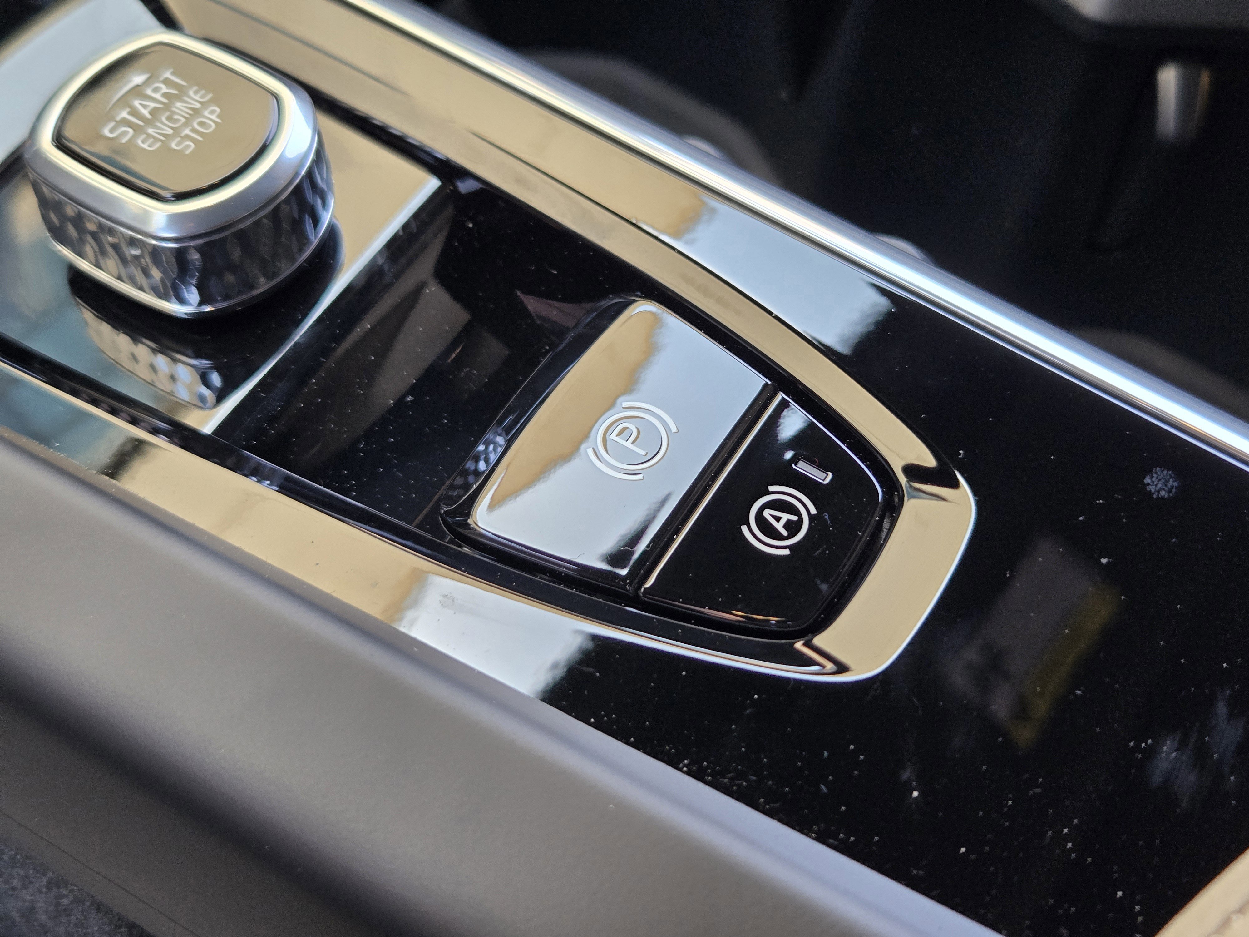 New 2026 Volvo XC60 B5 Plus w/ Protection Package Premier image 23