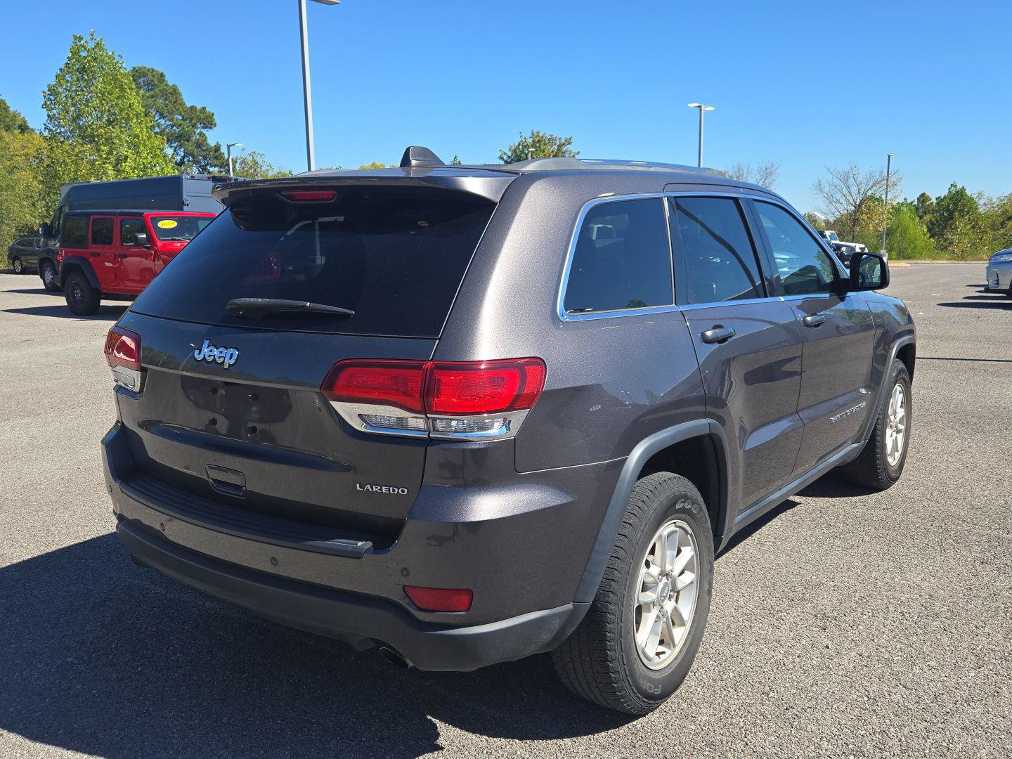 Used 2020 Jeep Grand Cherokee Laredo RWD image 7
