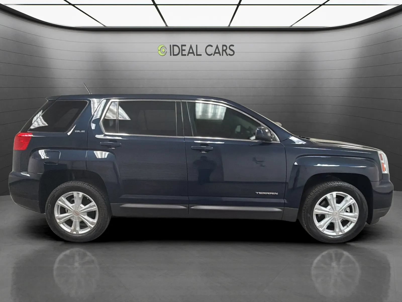 Used 2017 GMC Terrain SLE FWD image 4