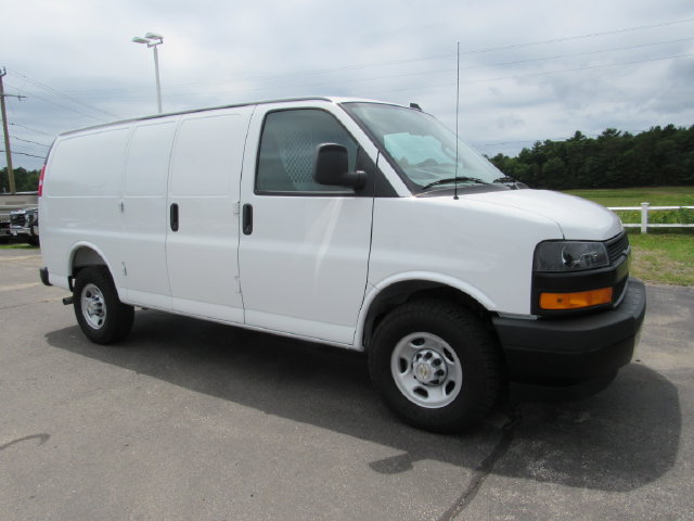 Used 2025 Chevrolet Express 2500 w/ Driver Convenience Package RWD image 6