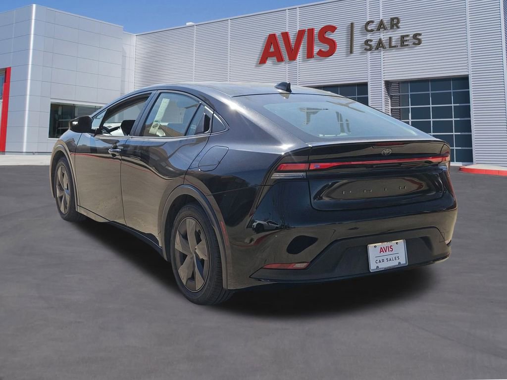Used 2024 Toyota Prius LE image 3