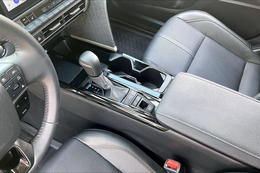 Used 2025 Toyota Camry XLE FWD image 17
