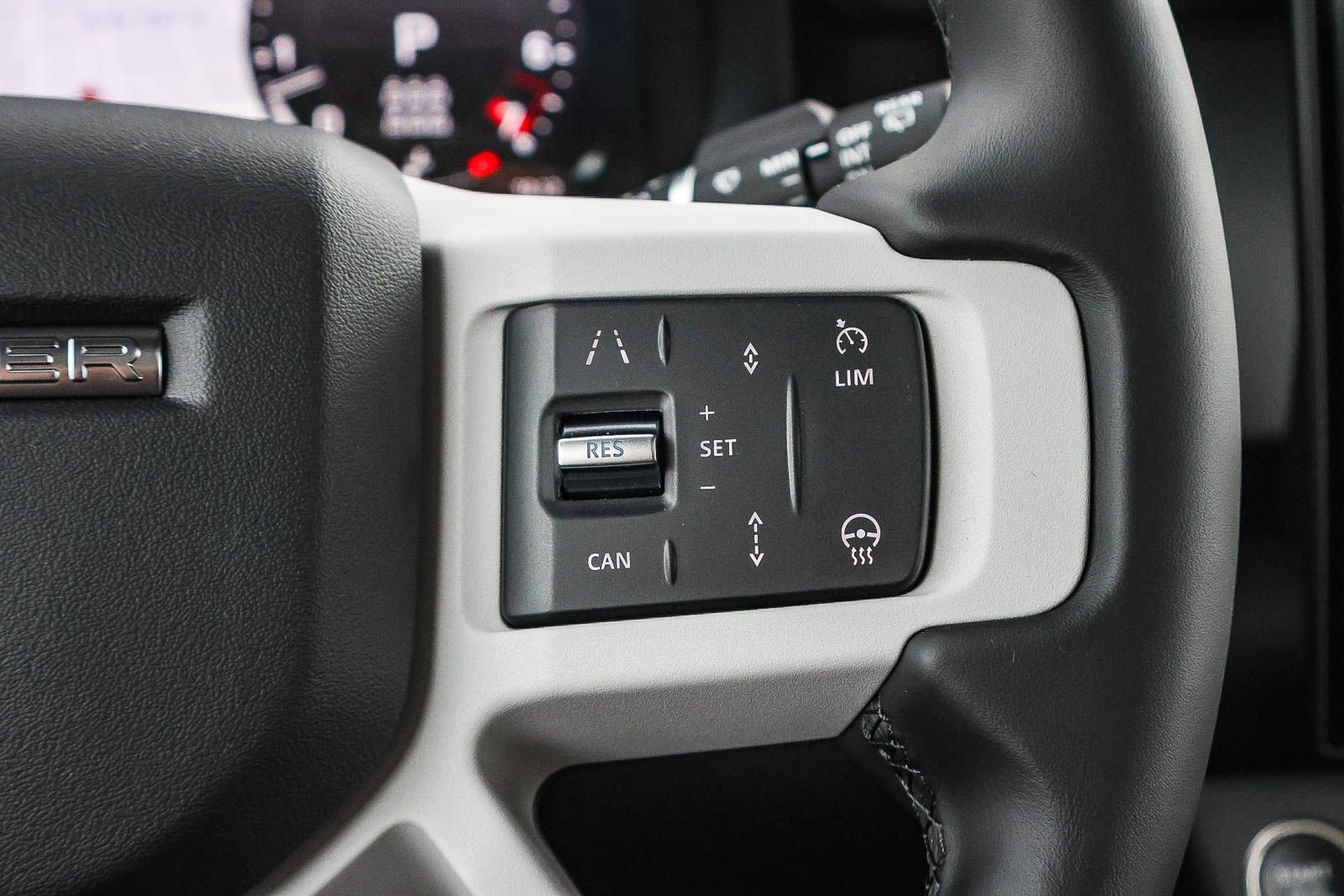 New 2026 Land Rover Defender 130 X-Dynamic SE image 37