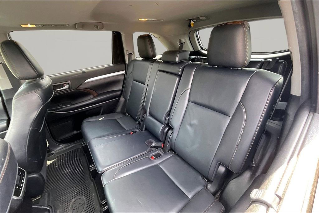 Used 2019 Toyota Highlander XLE AWD/4WD image 24
