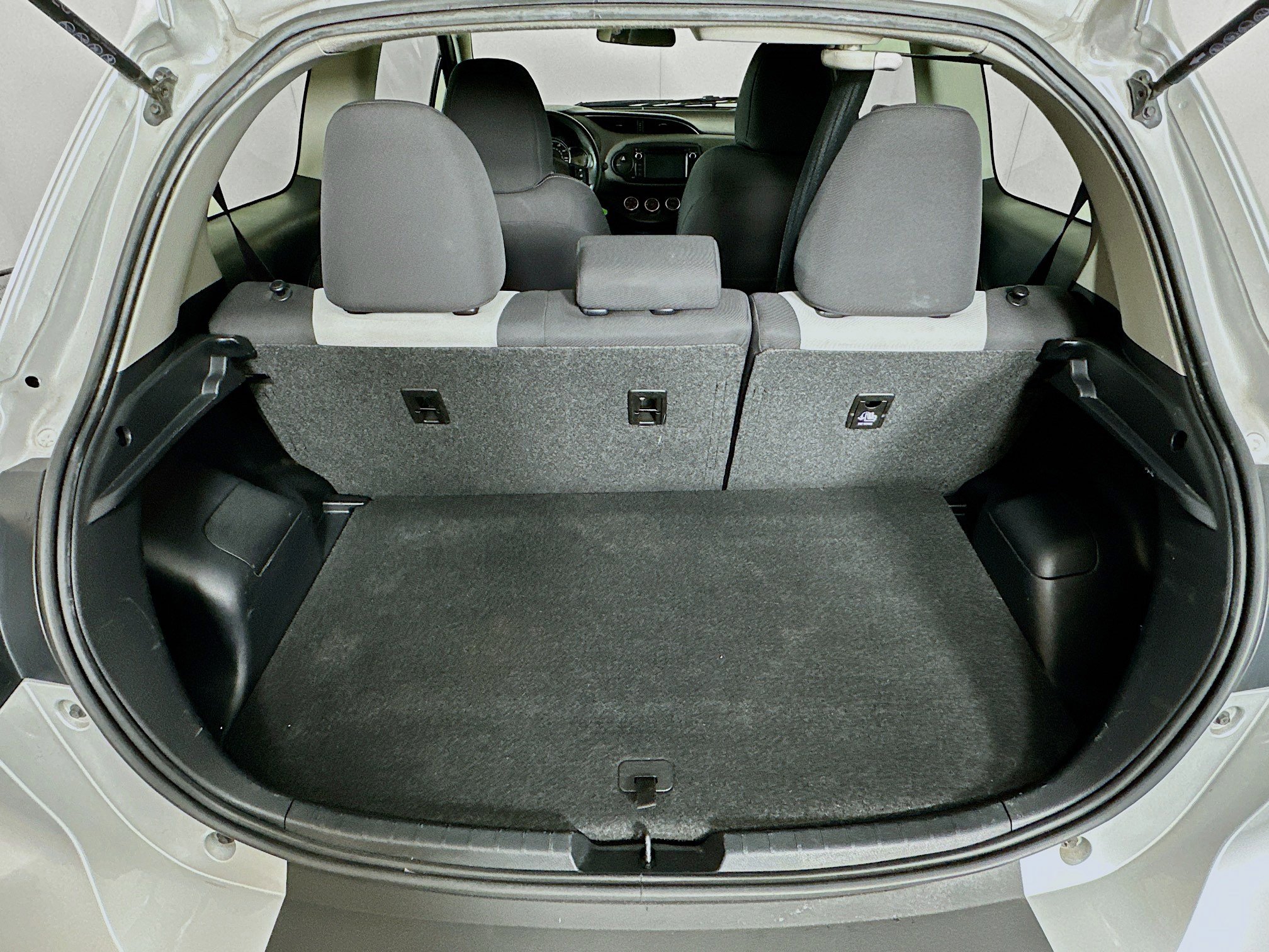 Used 2018 Toyota Yaris LE w/ Carpet Mat Package FWD image 25