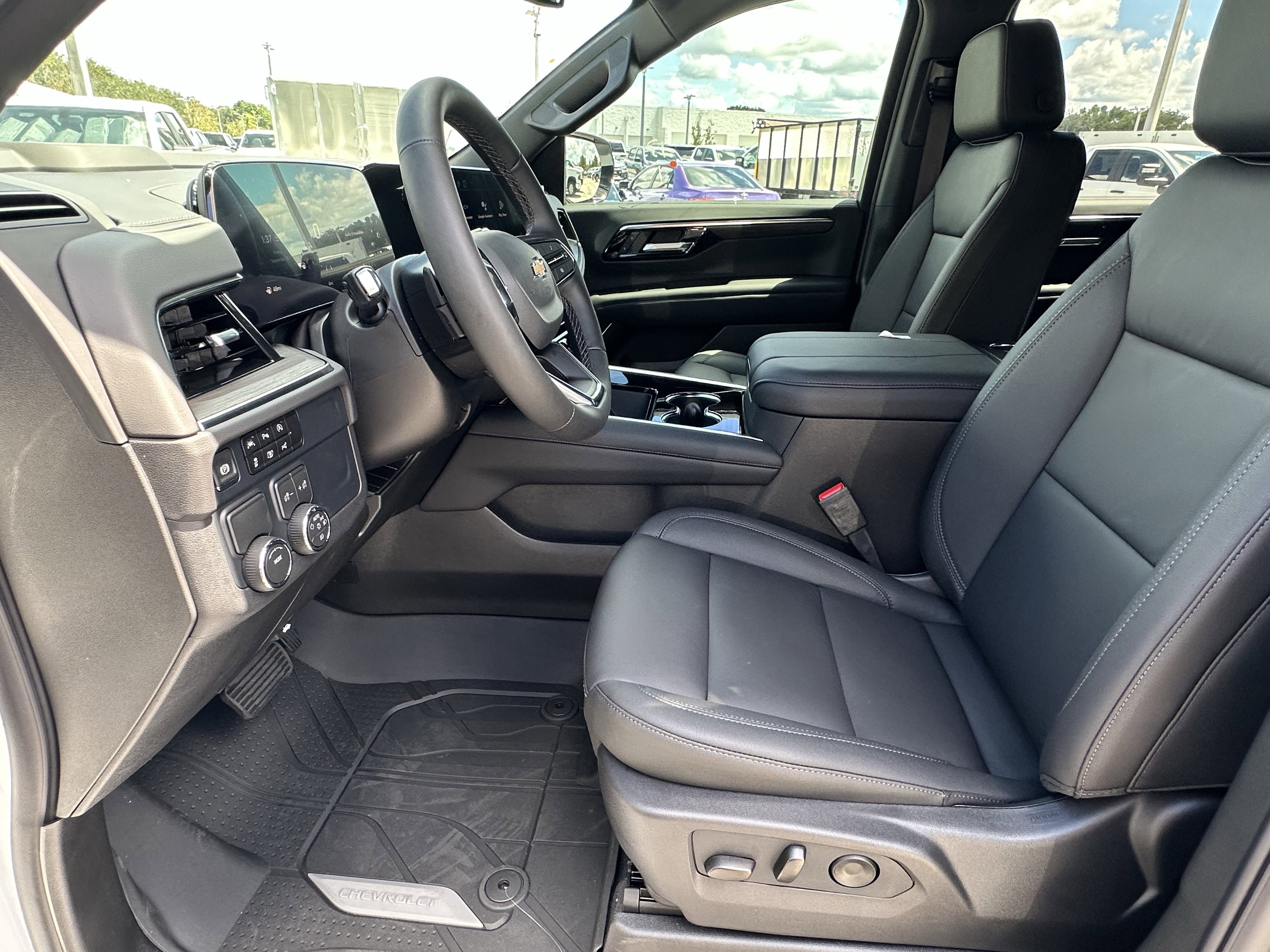 New 2026 Chevrolet Suburban LT w/ Comfort Package image 32