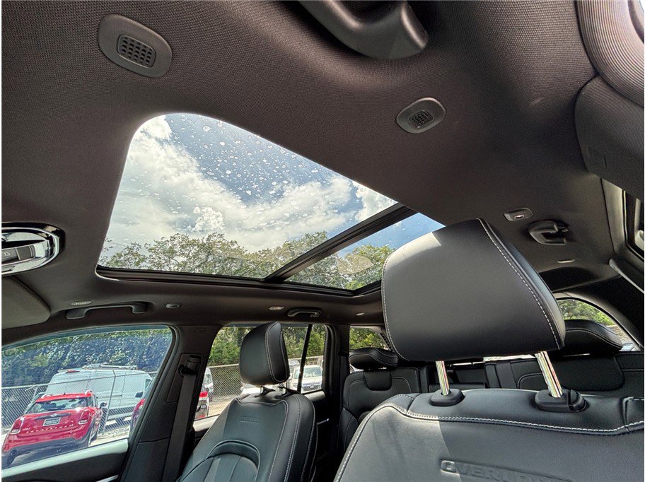 Used 2023 Jeep Grand Cherokee Overland image 43