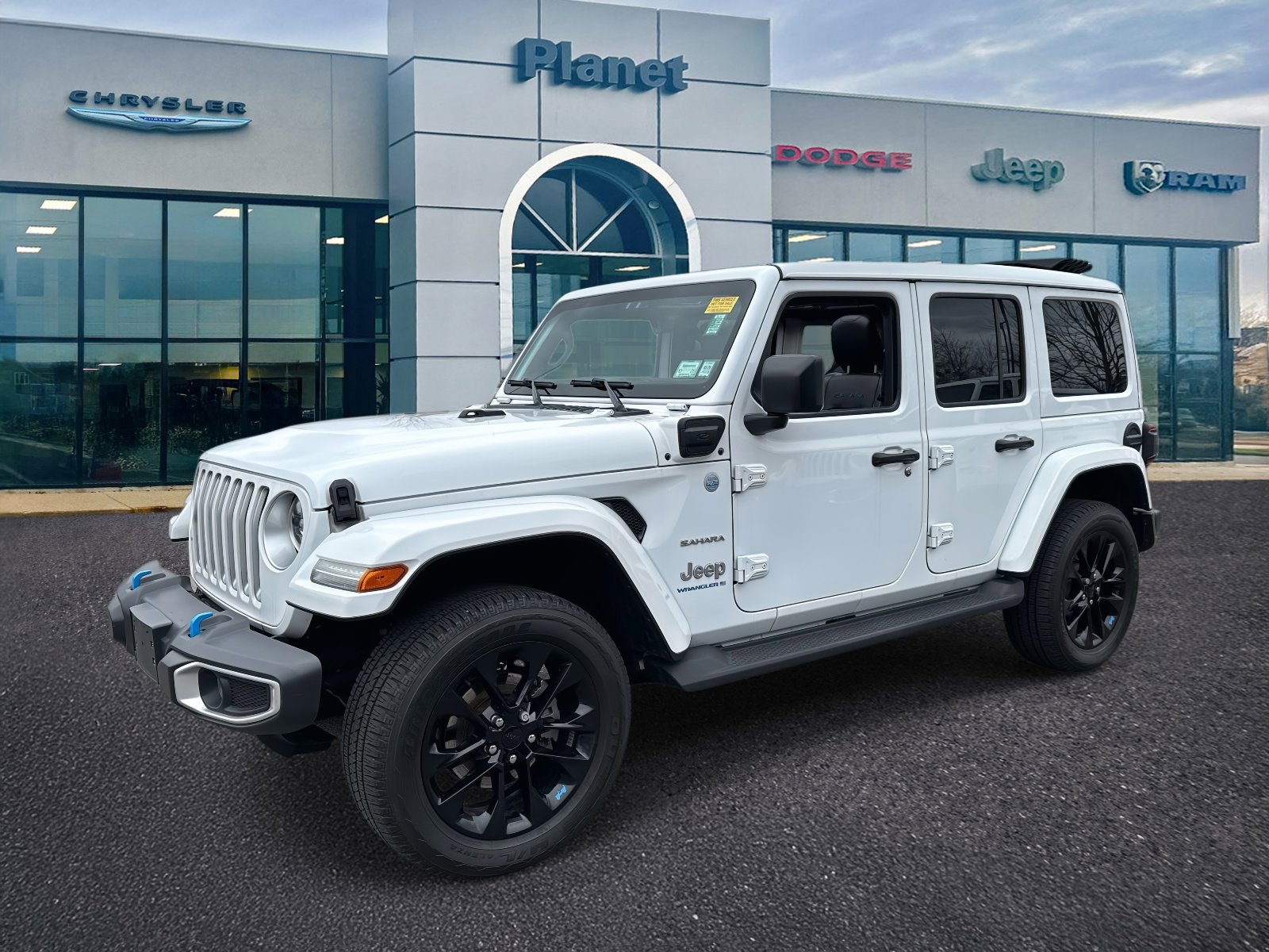 Used 2023 Jeep Wrangler Unlimited Sahara w/ Cold Weather Group image 4