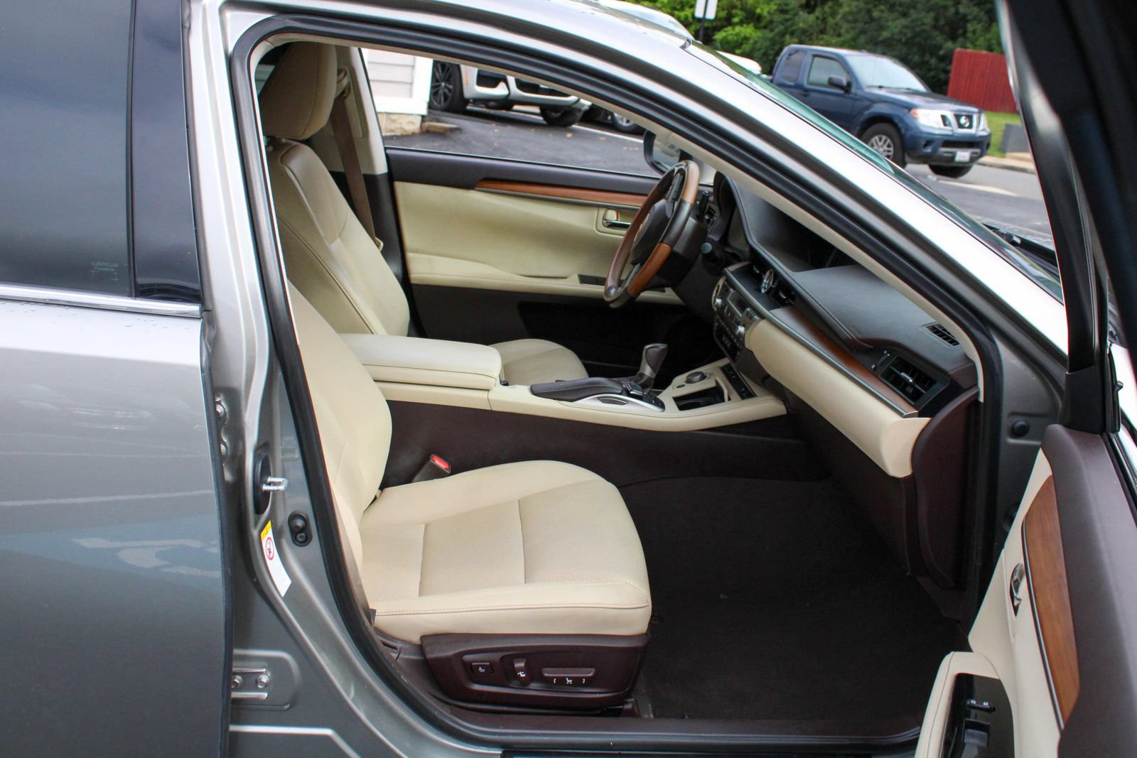 Used 2018 Lexus ES 350 w/ Navigation System Package FWD image 11