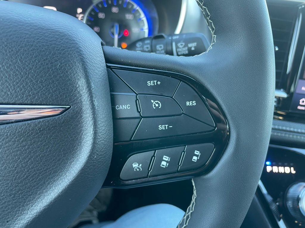 Used 2025 Chrysler Pacifica Limited FWD image 22