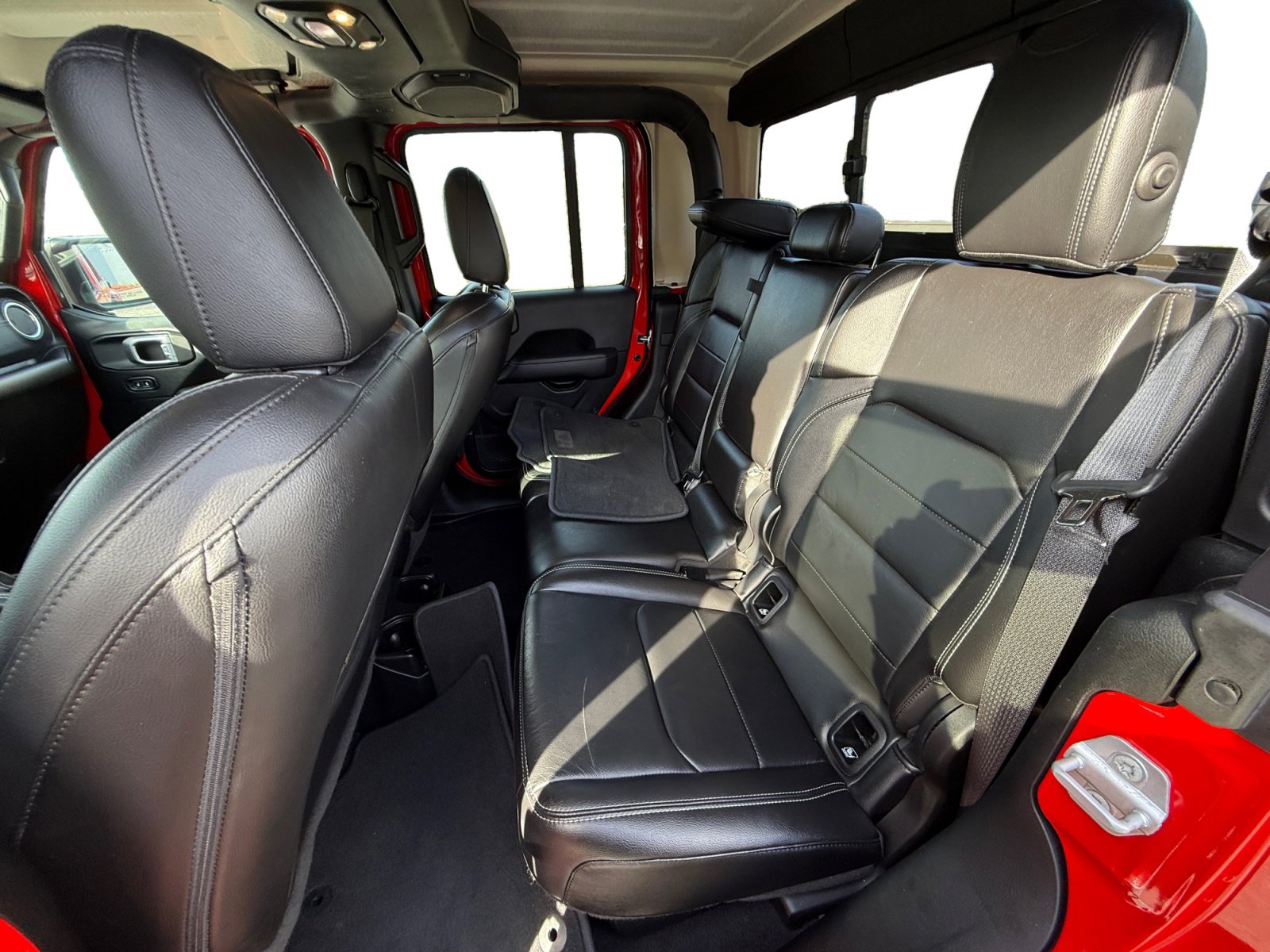 Used 2020 Jeep Gladiator Overland image 16