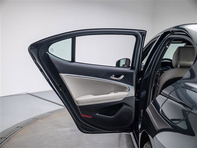 Used 2023 Genesis G70 2.0T RWD image 29
