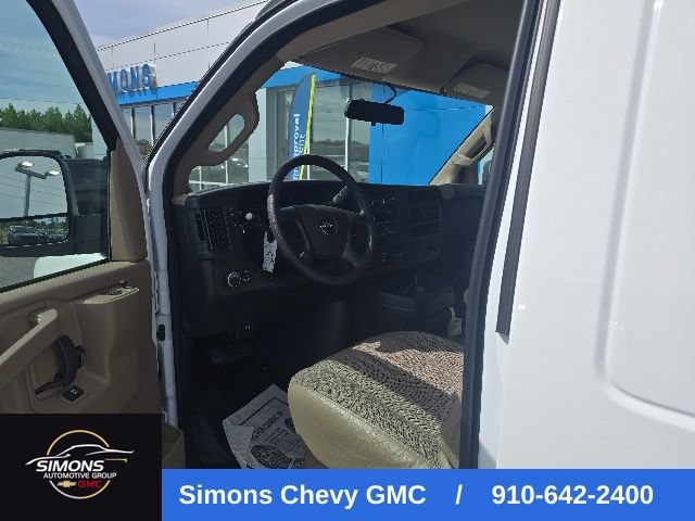 Used 2025 GMC Savana 3500 RWD image 11