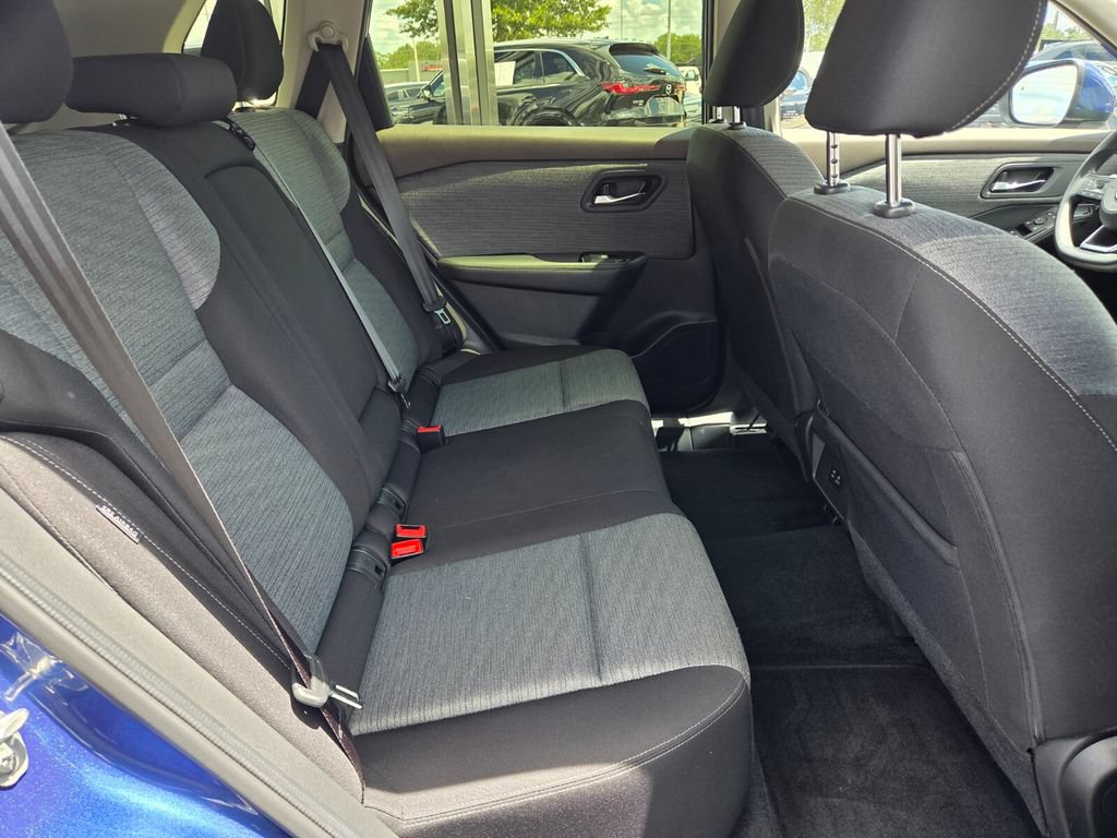Used 2023 Nissan Rogue SV FWD image 12