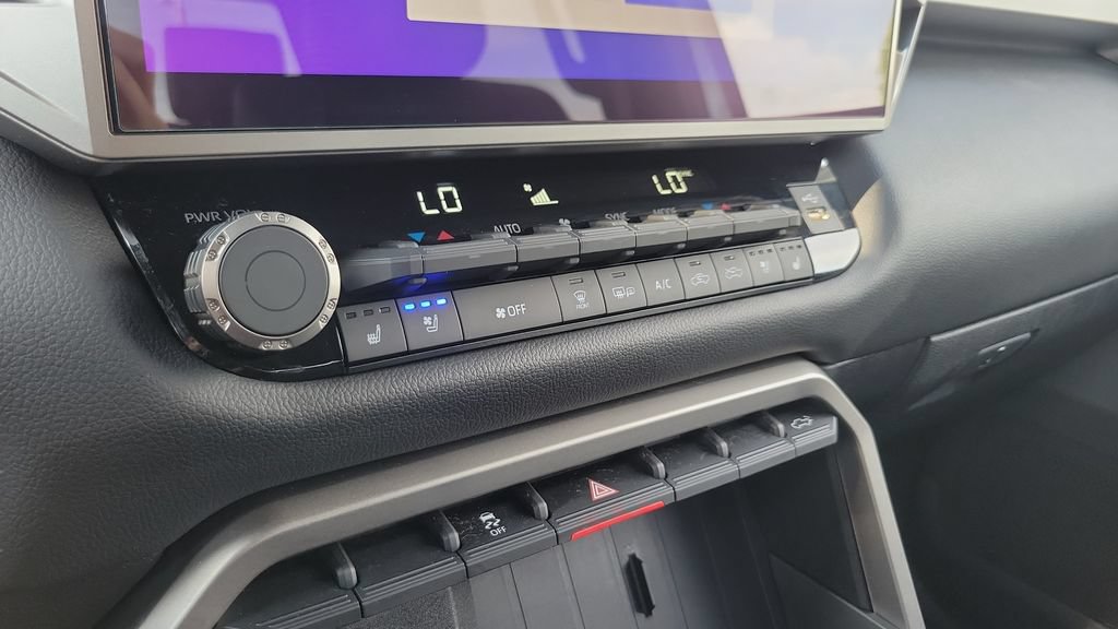 Certified 2025 Toyota Tundra Limited AWD/4WD image 18