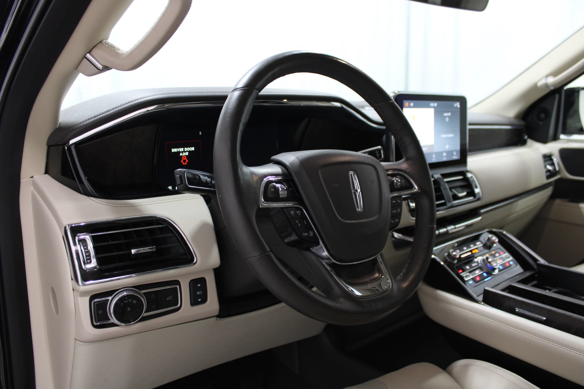 Used 2018 Lincoln Navigator Reserve w/ Technology Package AWD/4WD image 12