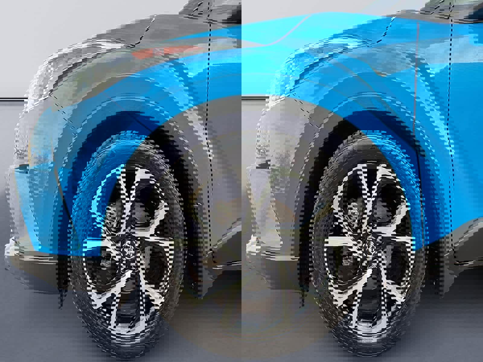 Used 2019 Toyota C-HR XLE image 9