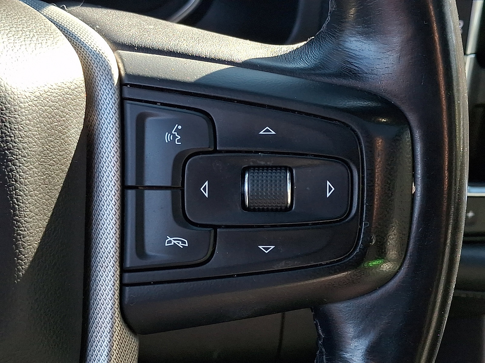 Used 2021 GMC Yukon XL Denali w/ Denali Premium Package image 26