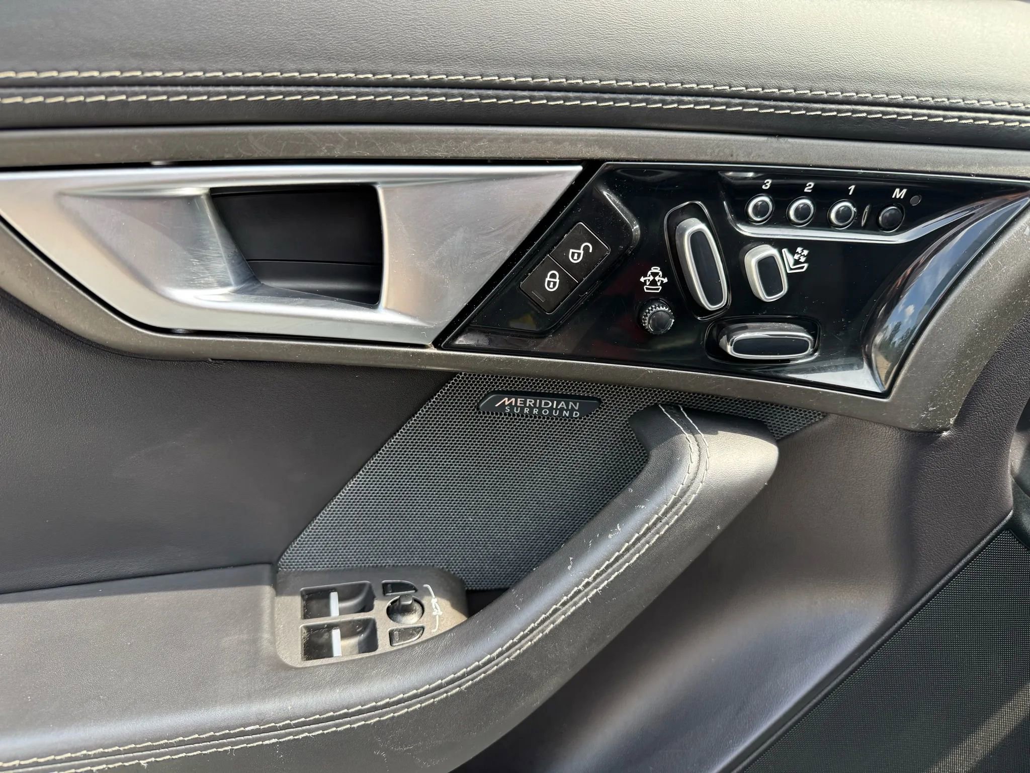 Used 2015 Jaguar F-TYPE R image 14